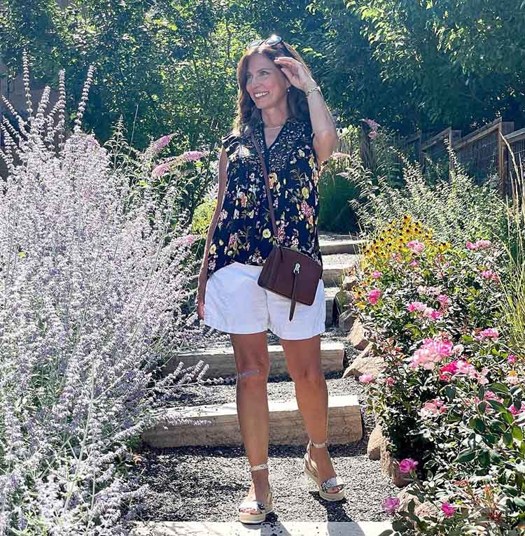 Ana wears a floral shirt and shorts | 40plusstyle.com