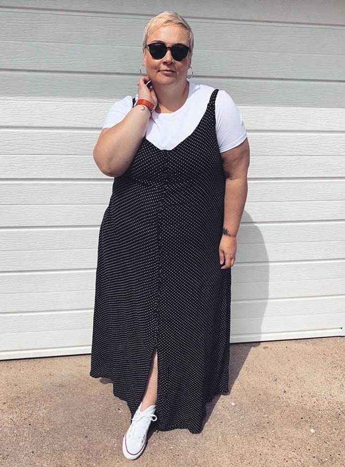 wearing flat sneakers with a maxi dress | 40plusstyle.com