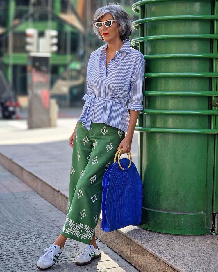 Carmen wears sneakers with her print pants | 40plusstyle.com