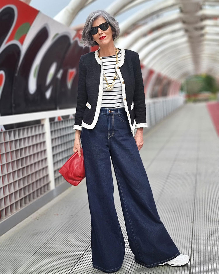 Carmen wears jeans and a blazer | 40plusstyle.com