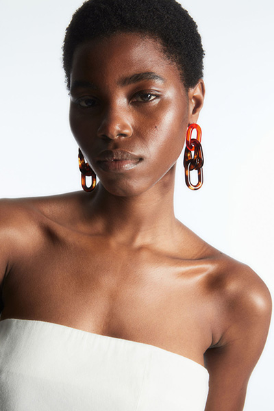 COS Oversized Link Drop Earrings | 40plusstyle.com