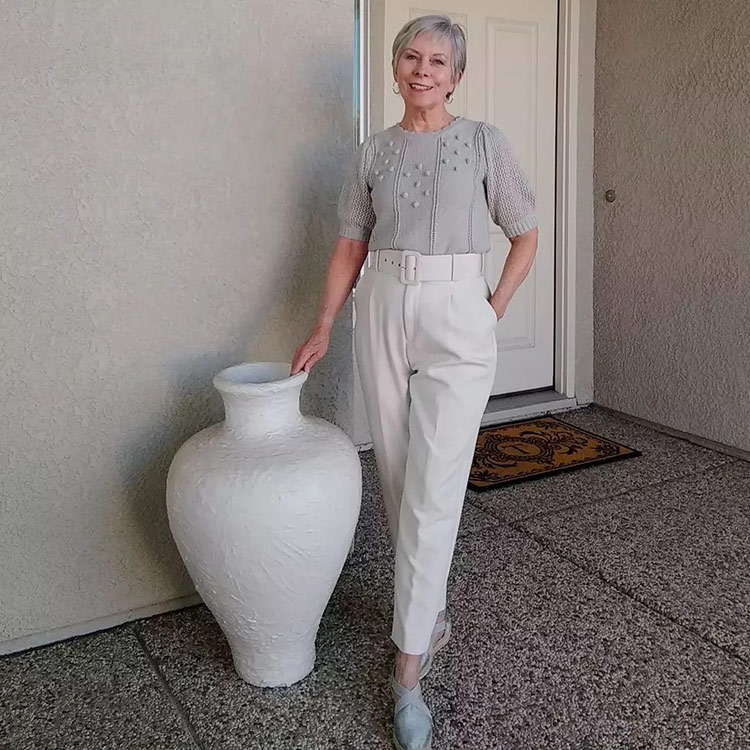 Colors that complement gray hair - Eileen wears gray and white | 40plusstyle.com