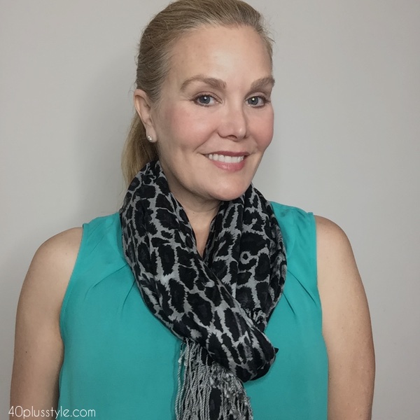 How to tie a neck scarf | 40plusstyle.com