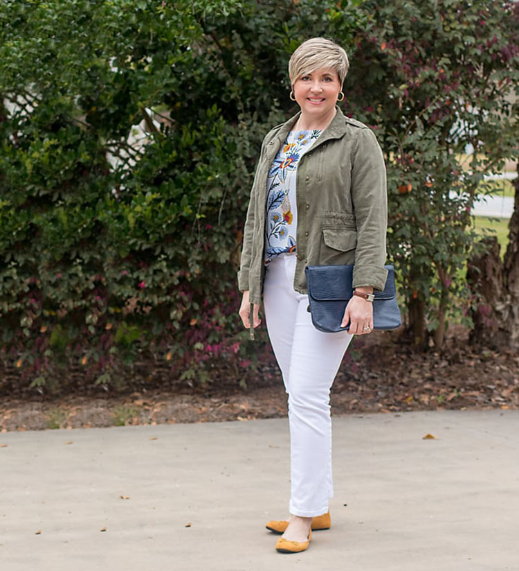 Fonda wears a floral top and jeans | 40plusstyle.com