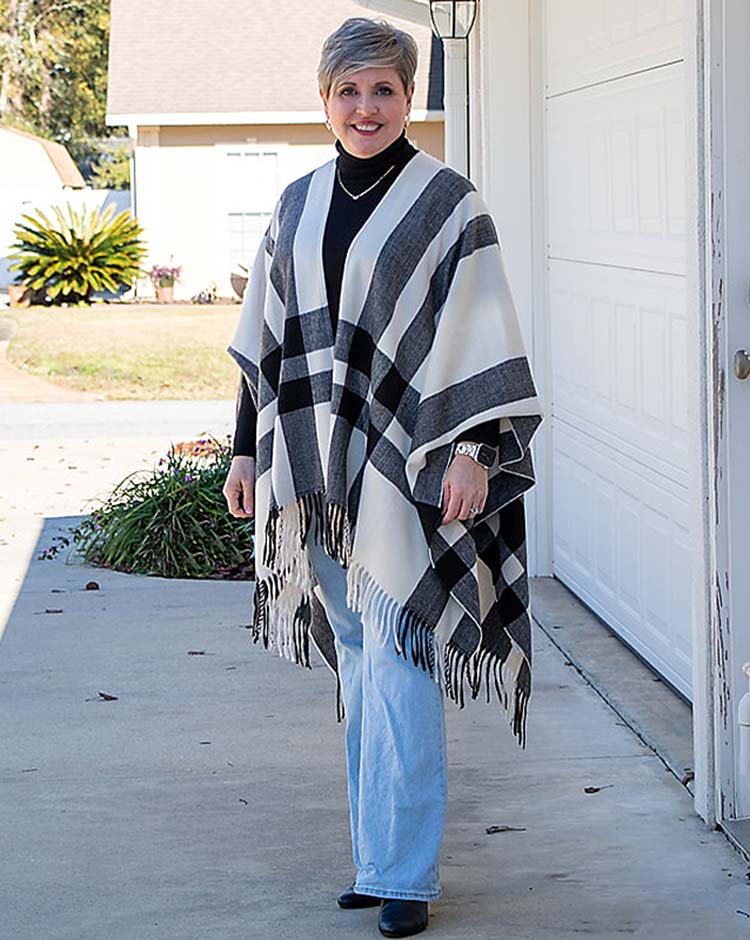 Tops to hide a tummy - Fonda wears a poncho | 40plusstyle.com