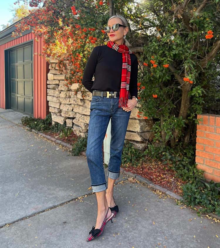 Jamie in boyfriend jeans, sweater and slingbacks | 40plusstyle.com