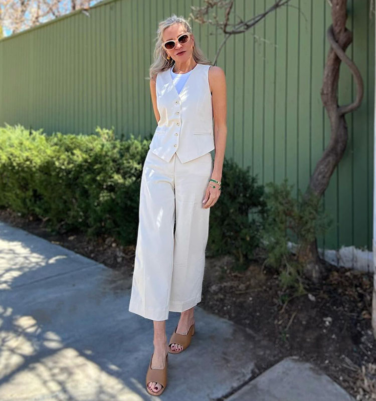 Wide leg cropped pants and how to wear them for summer