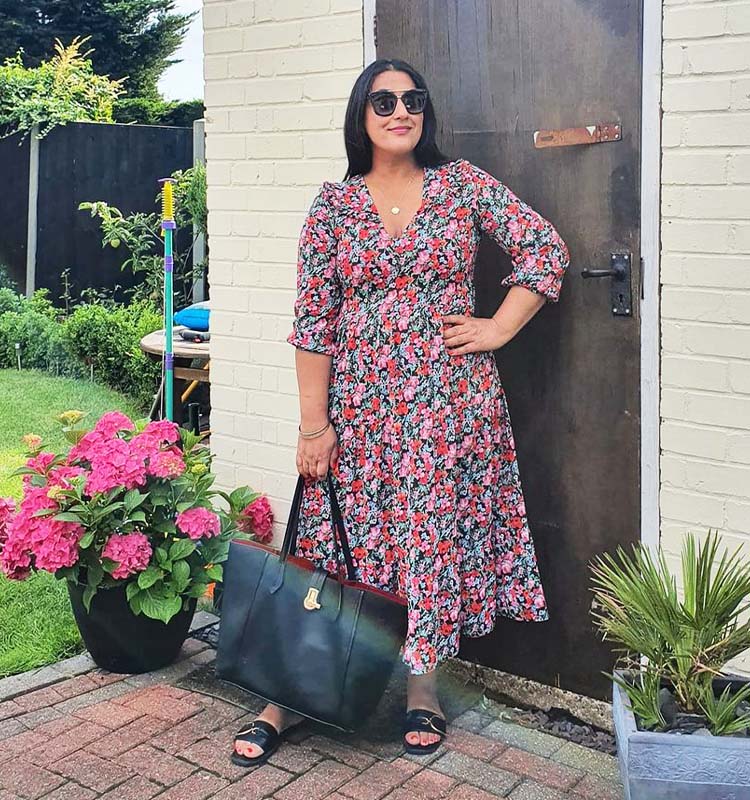 What to wear in summer - Jas wears a floral dress | 40plusstyle.com