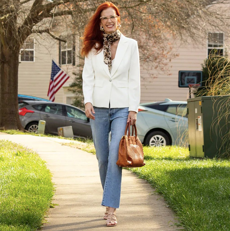 Jess wears a white blazer and jeans | 40plusstyle.com