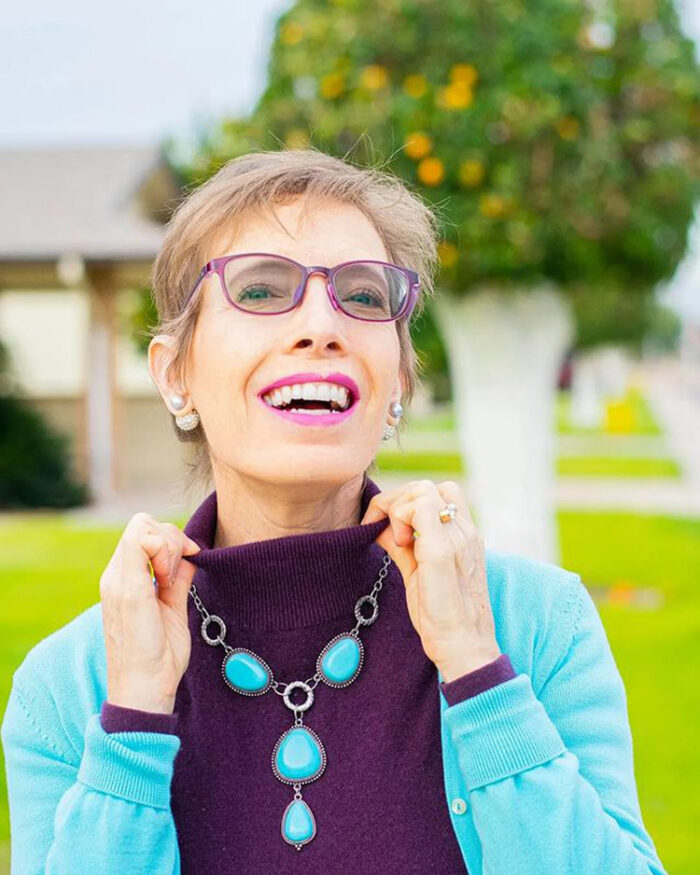 Reading glasses for women - Jodie wears purple glasses | 40plusstyle.com