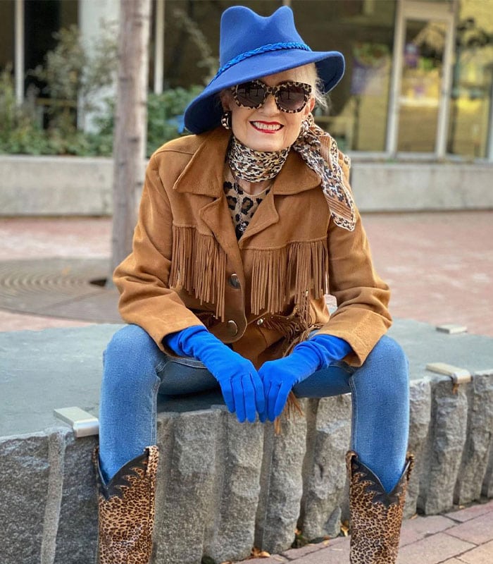 Judith wearing blue gloves | 40plusstyle.com