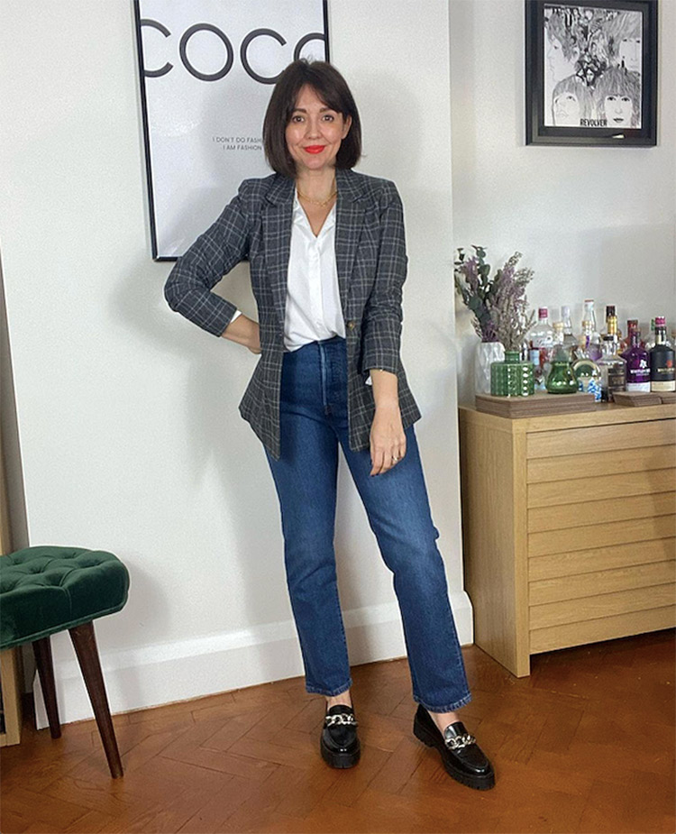 Nikki wears jeans and a blazer | 40plusstyle.com