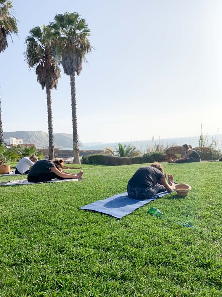 Yoga by the beach in Praia da Luz | 40plusstyle.com