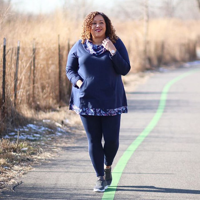 Sandra wears a tunic top and sneakers | 40plusstyle.com