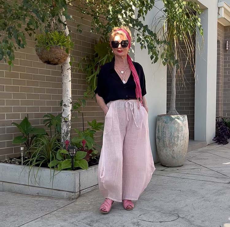 Sharryn in wide leg linen pants | 40plusstyle.com